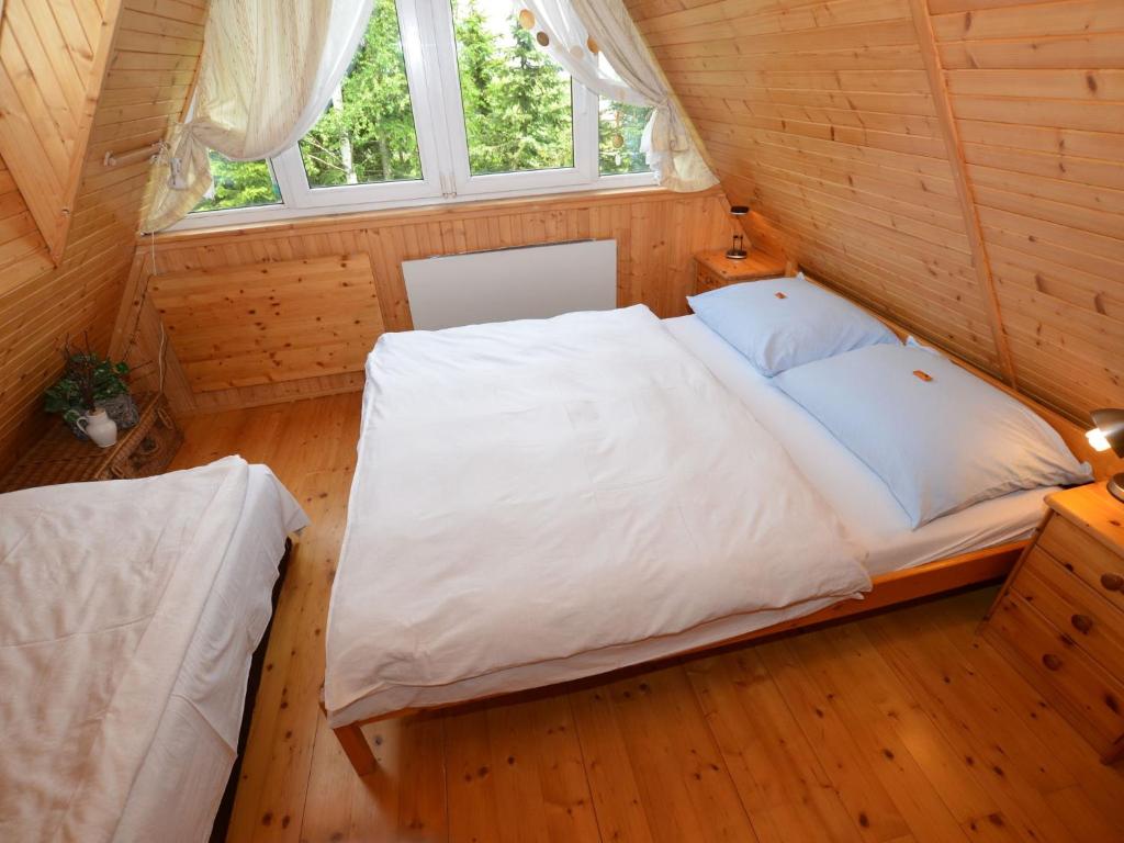 Łóżko lub łóżka w pokoju w obiekcie Holiday home in the Ore Mountains near chairlift