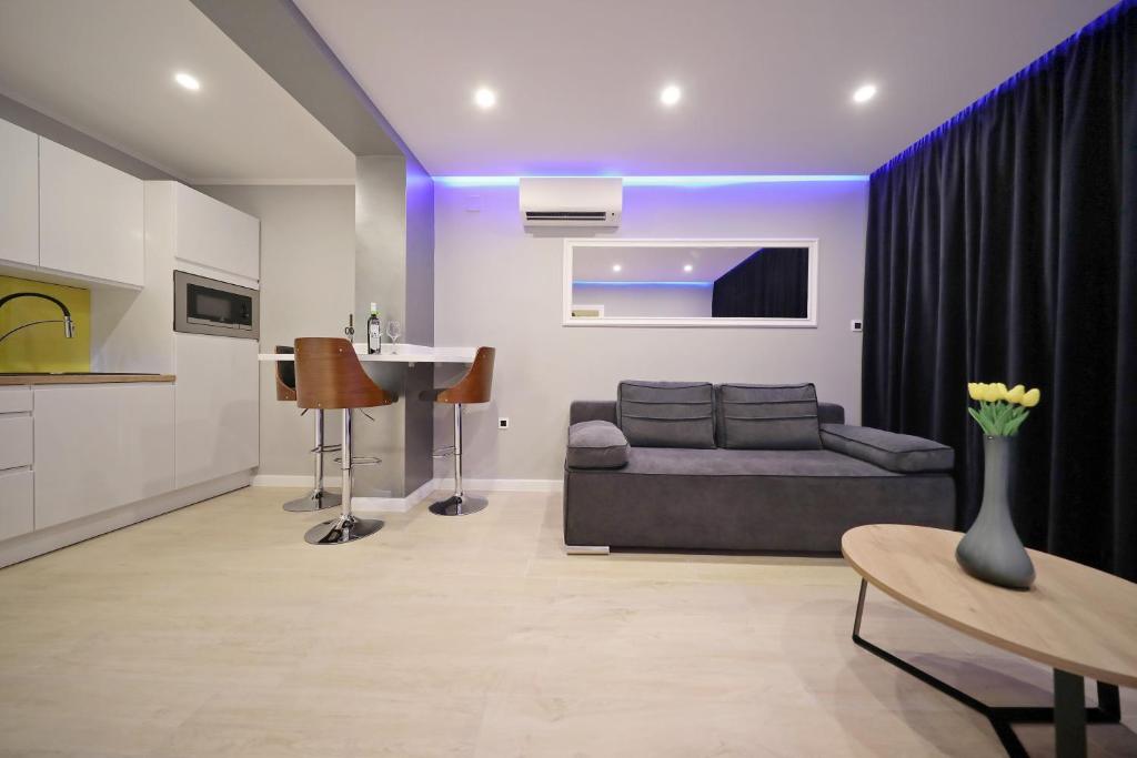 Kuchyňa alebo kuchynka v ubytovaní City Marine Luxury Apartments