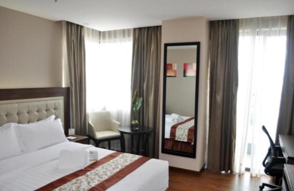 Postel nebo postele na pokoji v ubytování ACE Hotel and Suites
