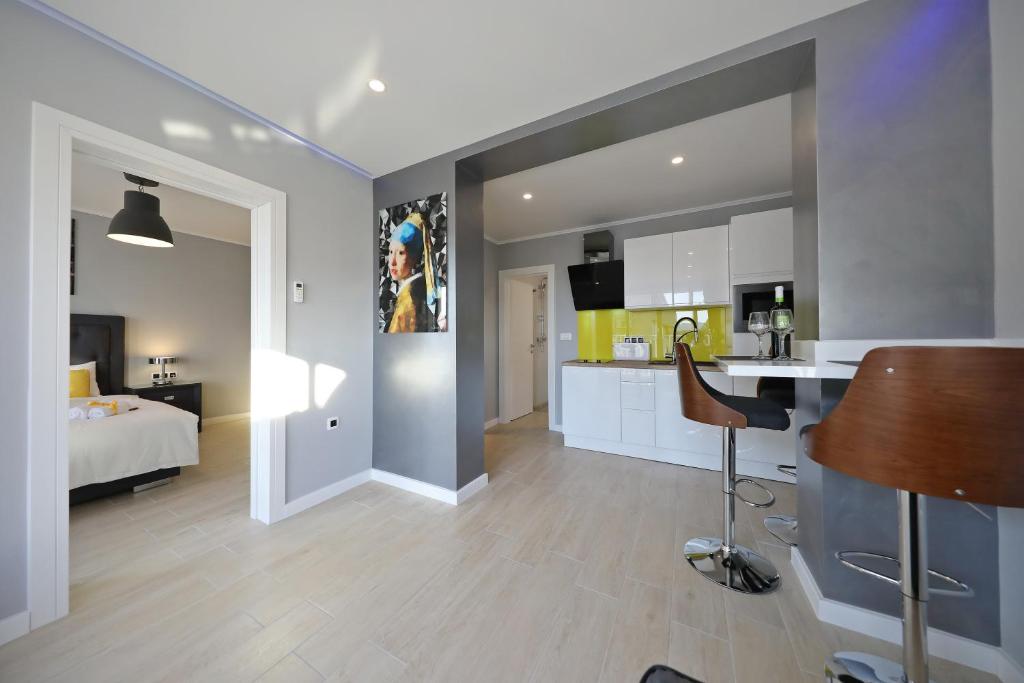Posteľ alebo postele v izbe v ubytovaní City Marine Luxury Apartments