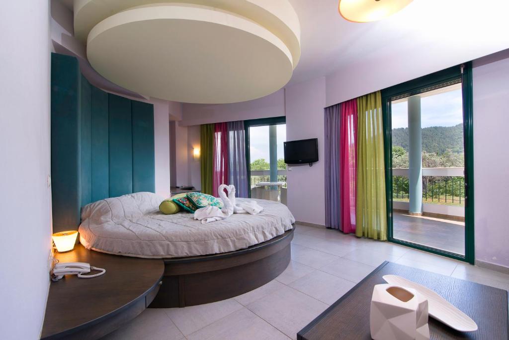 Postel nebo postele na pokoji v ubytování Ocean Beach Hotel