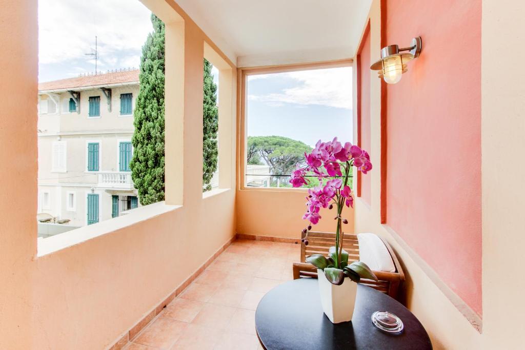 Balkón nebo terasa v ubytování Hôtel Provençal