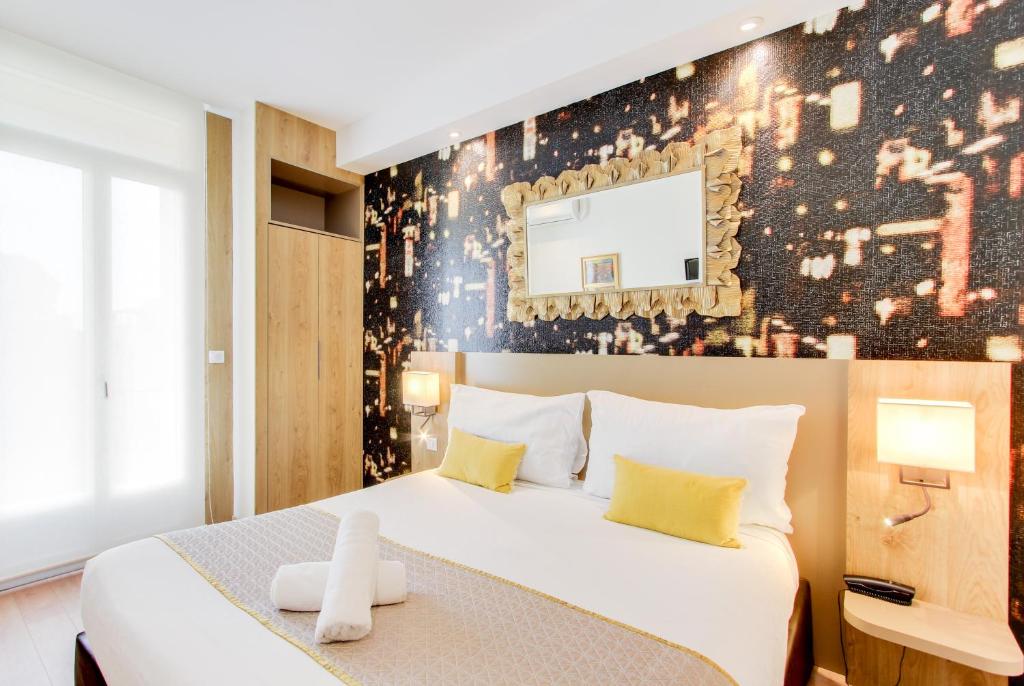 Postel nebo postele na pokoji v ubytování Hôtel Provençal