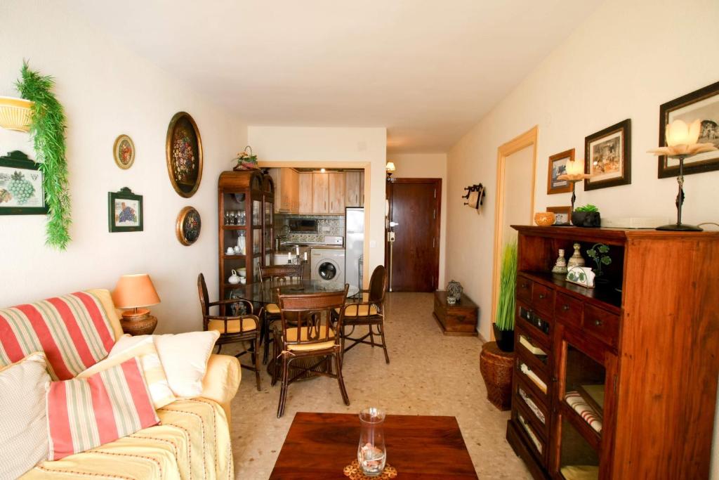 Kuchyňa alebo kuchynka v ubytovaní Suitur apartamento frente a la playa fuengirola