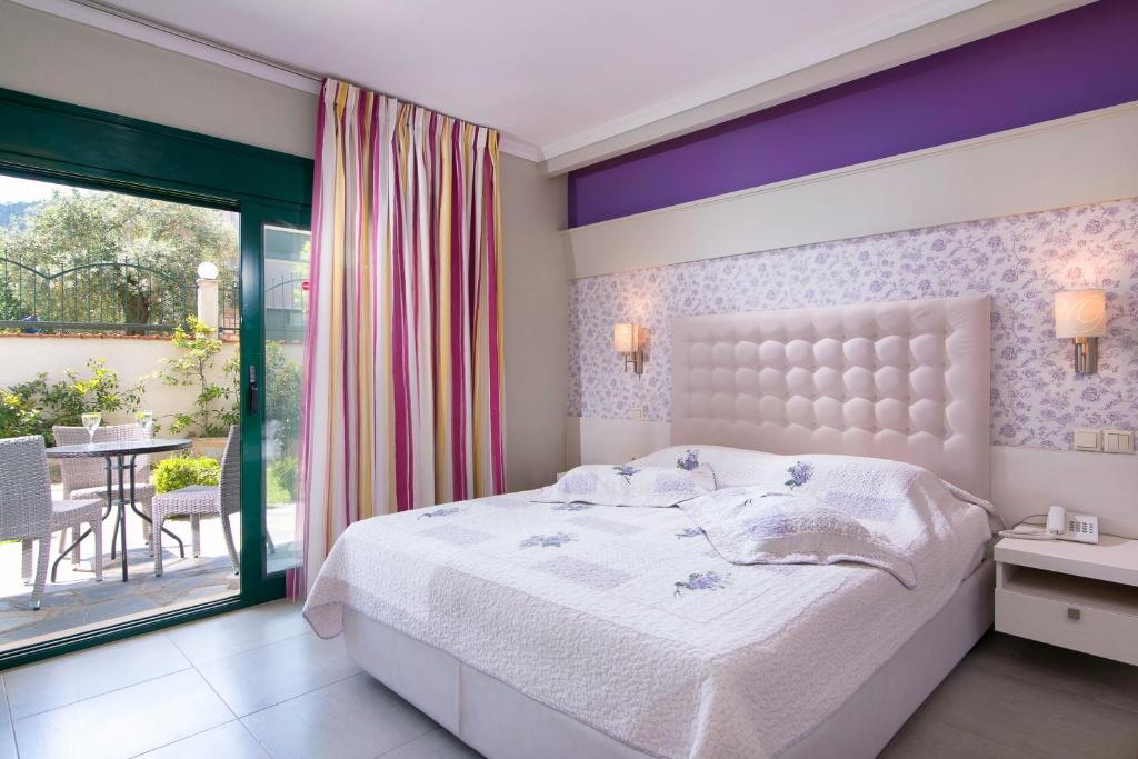 Ocean Beach Hotel - 14