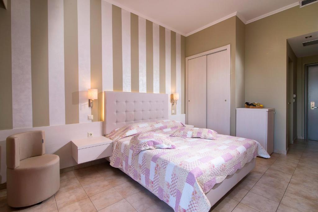 Ocean Beach Hotel - 13