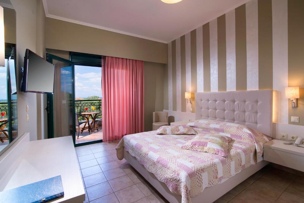 Ocean Beach Hotel - 7