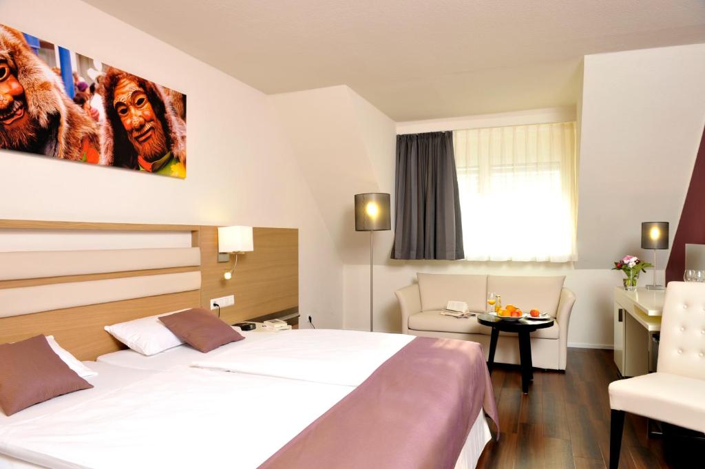 Postel nebo postele na pokoji v ubytování Hotel Goldener Knopf