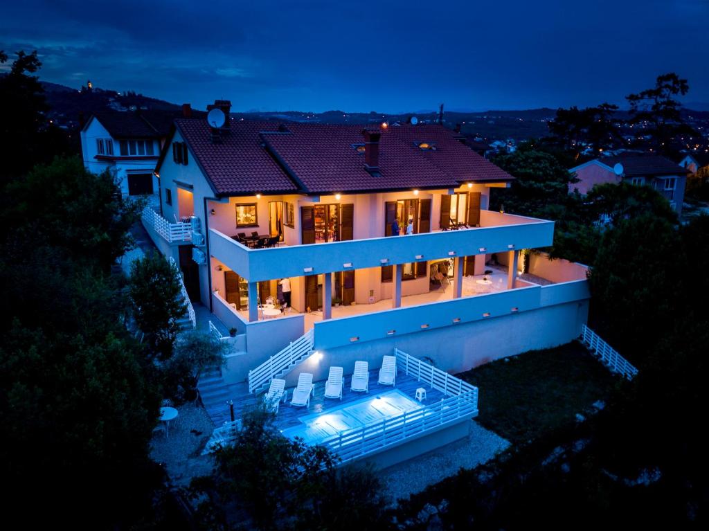una vista aérea de una casa por la noche en Holiday home - Healthy house Opatija en Opatija