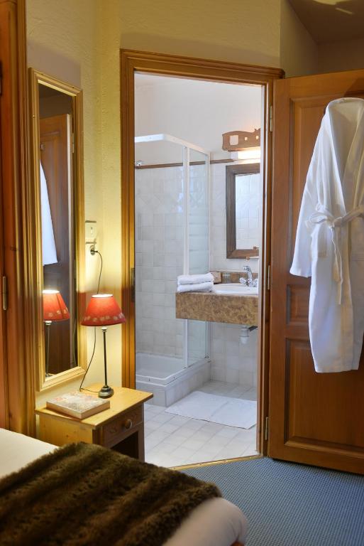 Koupelna v ubytování Hotel-Spa Le Morillon Charme & Caractère