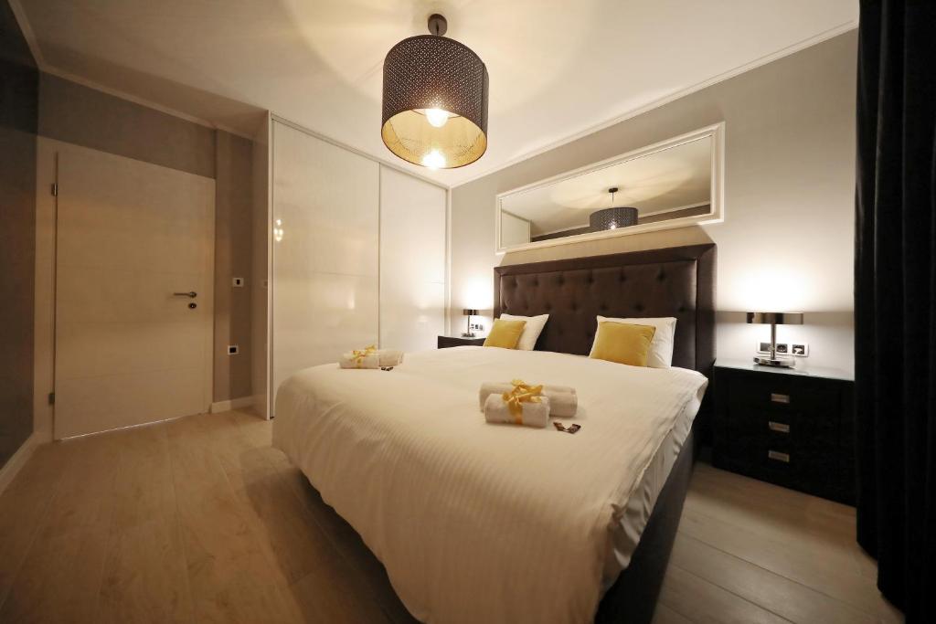Posteľ alebo postele v izbe v ubytovaní City Marine Luxury Apartments