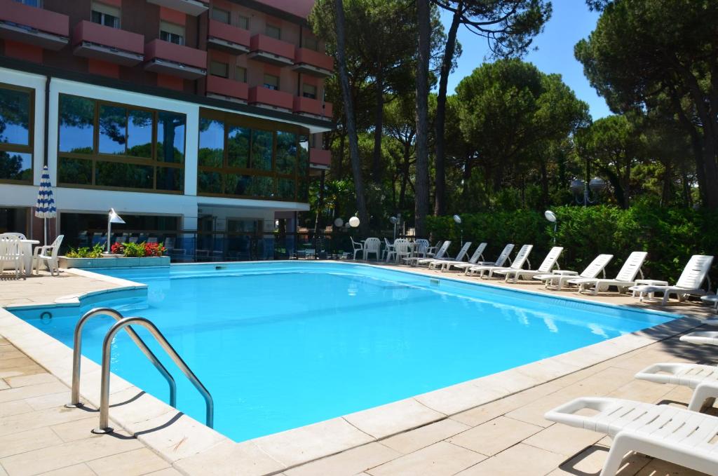 Bazén v ubytování Hotel Rosen Garden nebo v jeho okolí