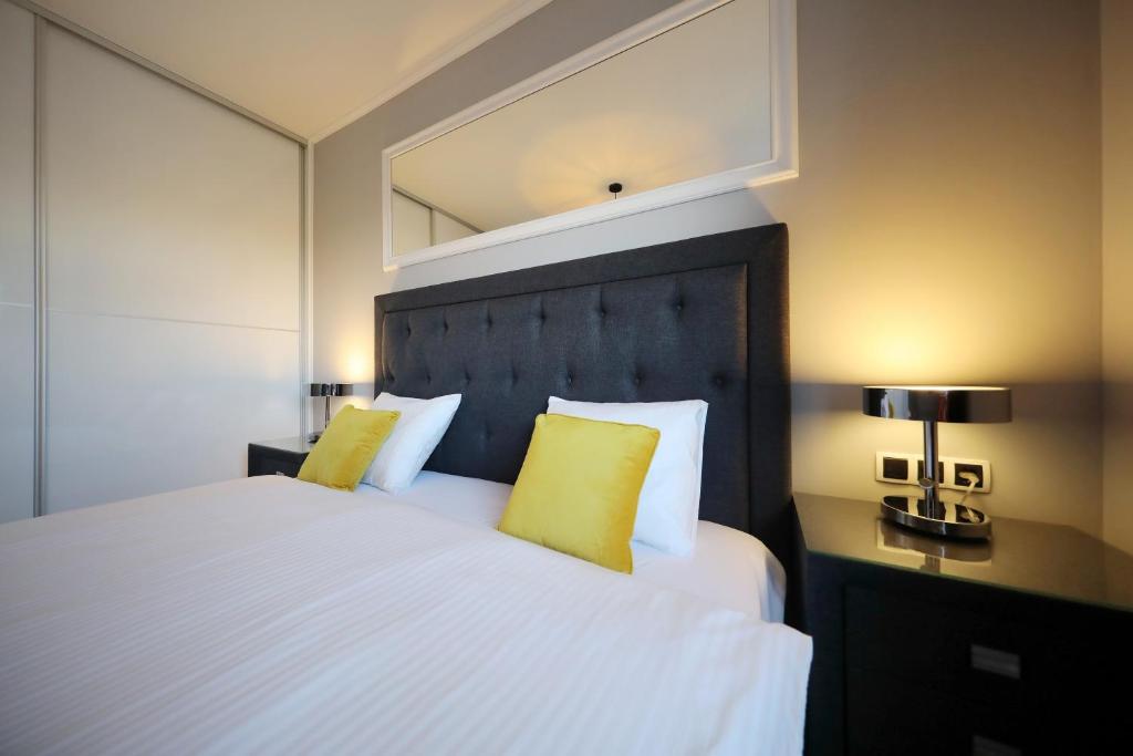 Posteľ alebo postele v izbe v ubytovaní City Marine Luxury Apartments