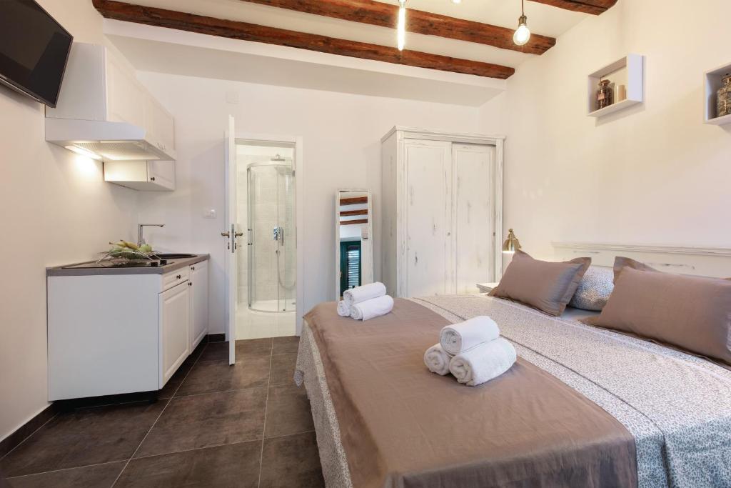 Posteľ alebo postele v izbe v ubytovaní Studio Apartments Insula