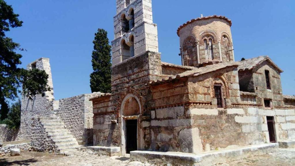 Fotografie z fotogalerie ubytování Charouda Stone Tower v destinaci Pirgos Dhirou