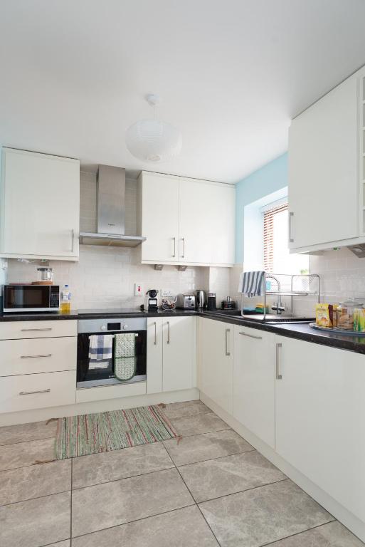 Spacious 2-Bedroom Apartment near O'Connell St