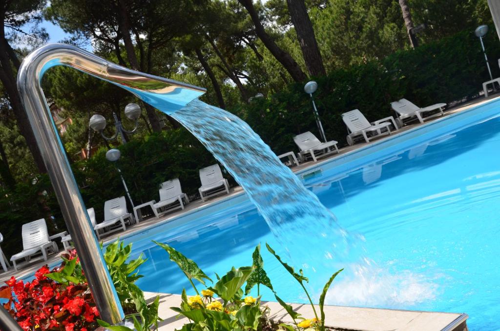 Bazén v ubytování Hotel Rosen Garden nebo v jeho okolí