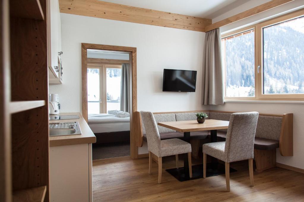 Anthony's Peaks & Pillows - 18