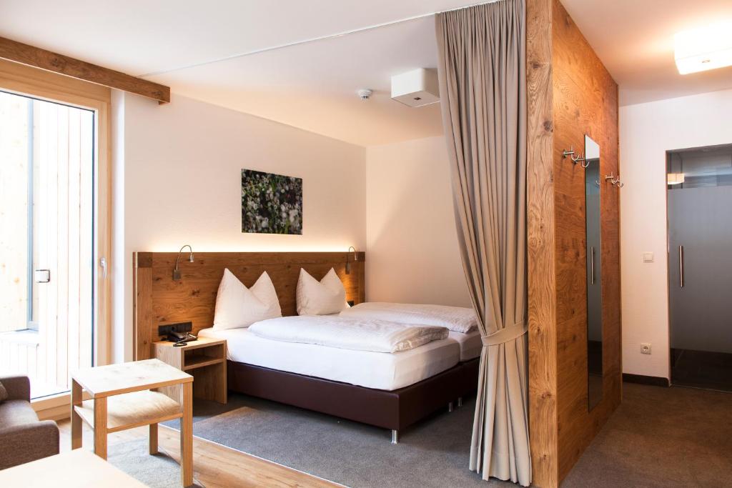 Anthony's Peaks & Pillows - 2