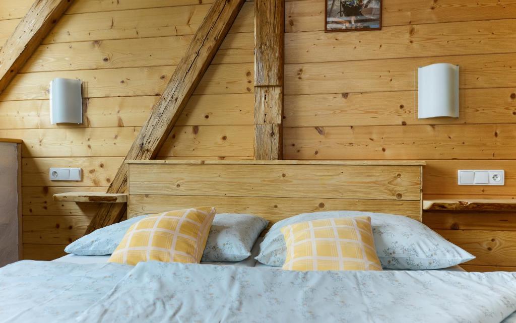Postel nebo postele na pokoji v ubytování Josefova Bouda -Resort Svaty Frantisek
