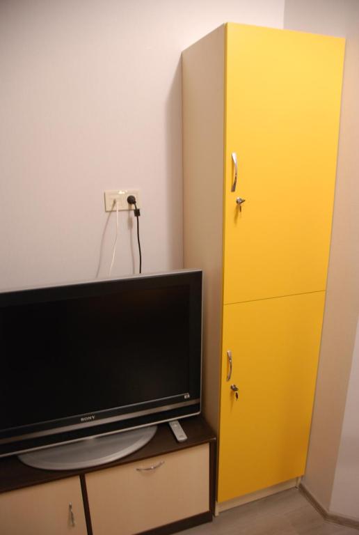 TV a/nebo společenská místnost v ubytování Green Apple Hostel