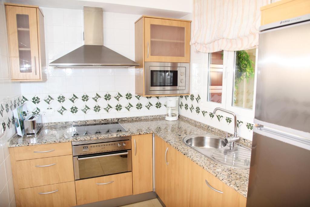Kuchyňa alebo kuchynka v ubytovaní Apartamentos Turísticos Mirador Del Mar