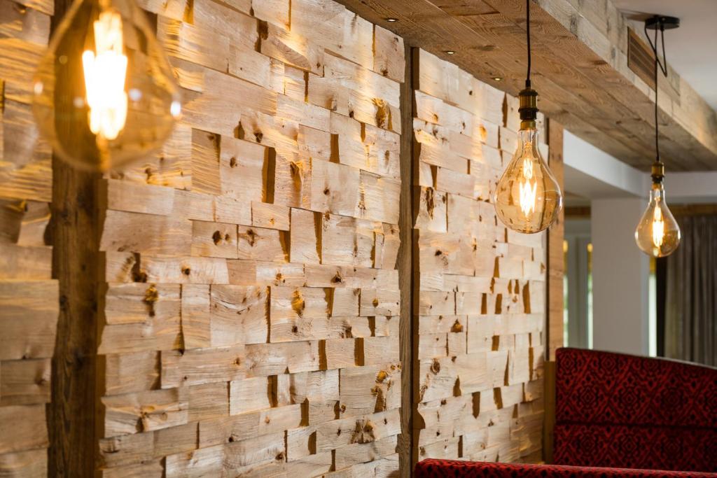Ein Sitzbereich in der Unterkunft Hotel Lohningerhof