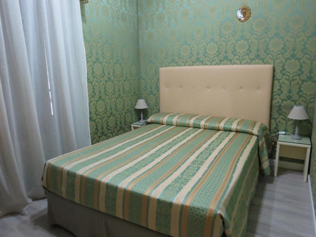 Postel nebo postele na pokoji v ubytování Hotel Bridge