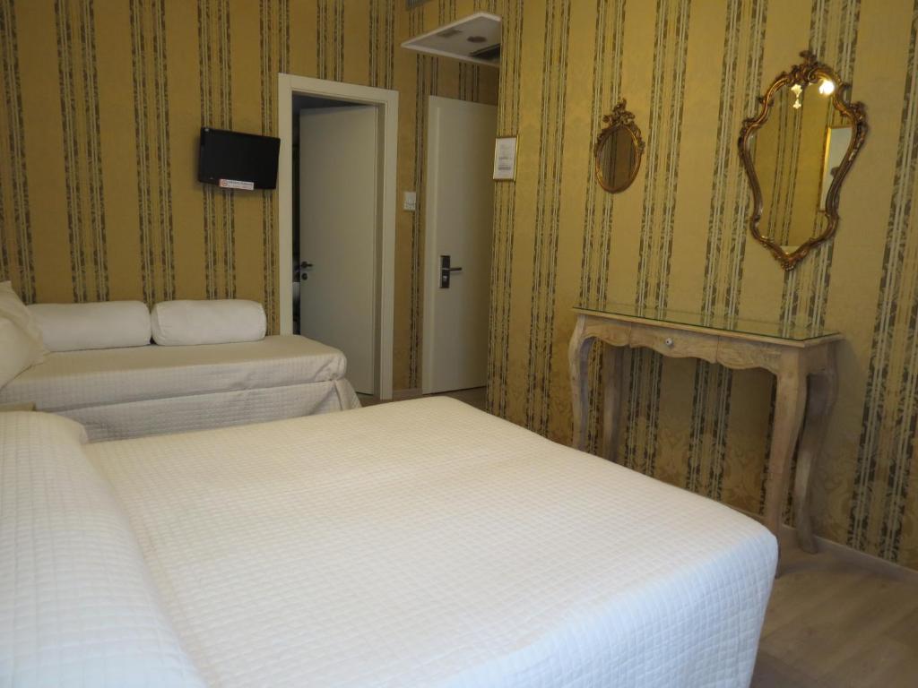 Postel nebo postele na pokoji v ubytování Hotel Bridge