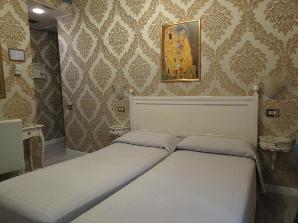 Postel nebo postele na pokoji v ubytování Hotel Bridge