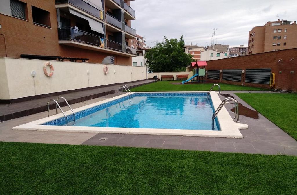 a swimming pool in a yard next to a building at La caseta de Balaguer in Balaguer