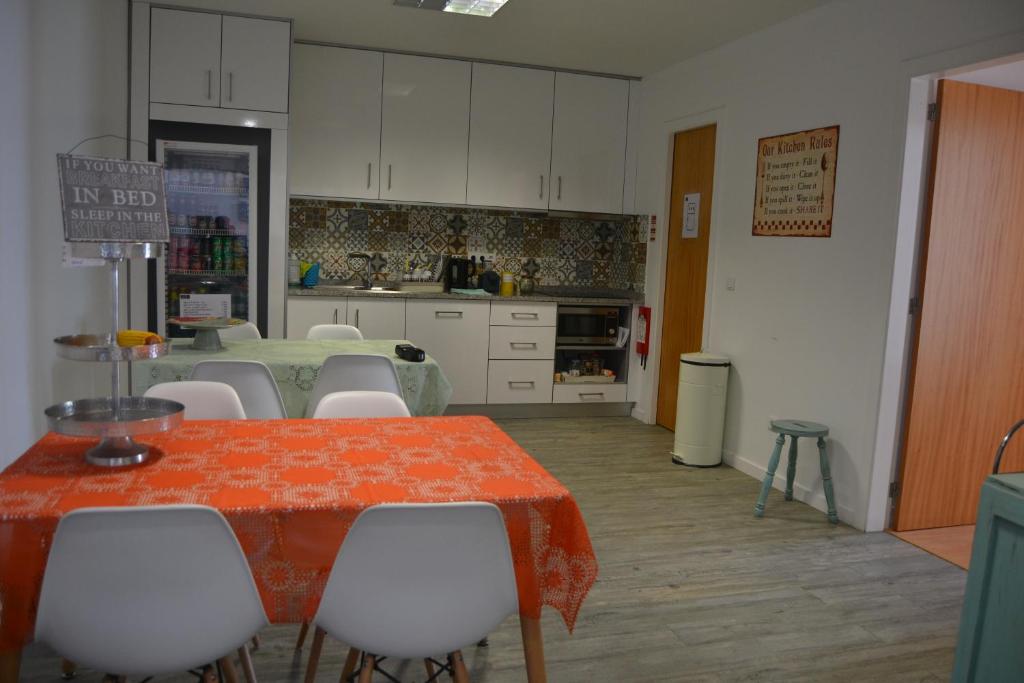 Kuchyň nebo kuchyňský kout v ubytování Hostel D'Avenida