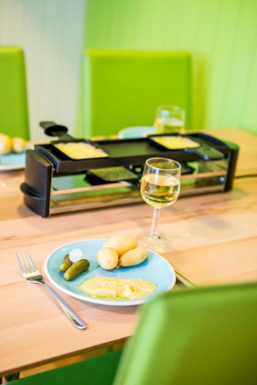 アパートメントの敷地内または近くでの食事または食べ物