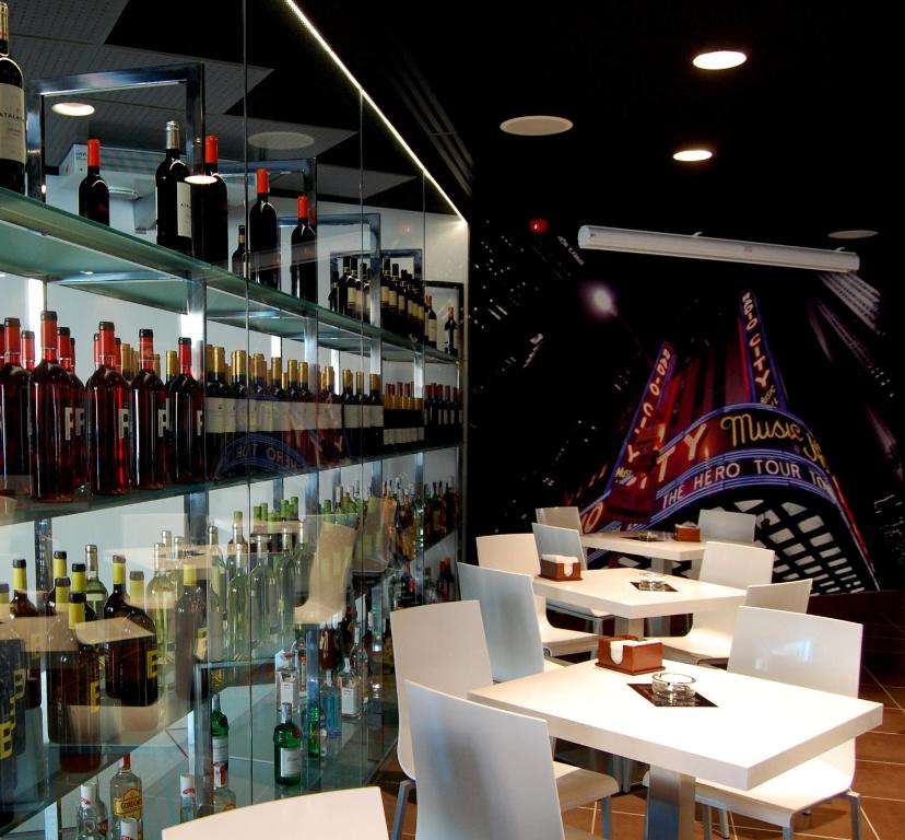 TaCH Madrid Airport - Resim 34