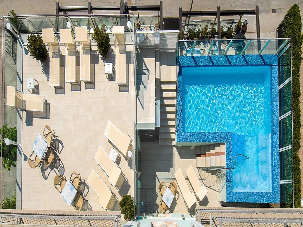 Bazén v ubytování Hotel Bahamas nebo v jeho okolí