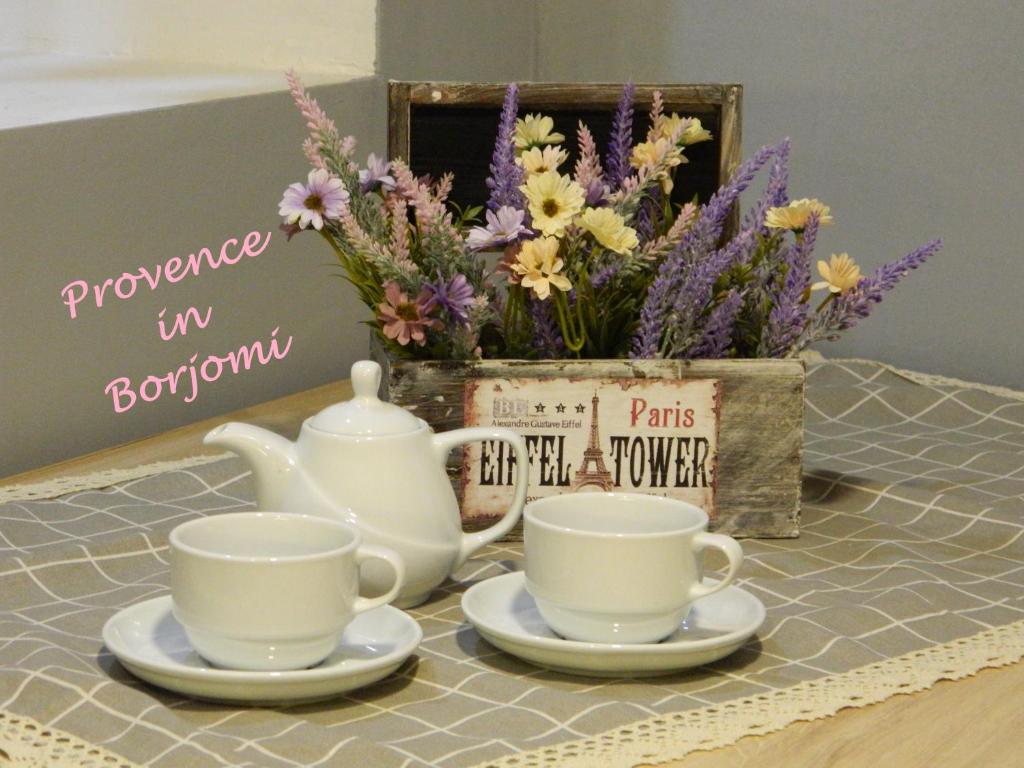 Příslušenství pro přípravu čaje a kávy v ubytování Nikas Guest House