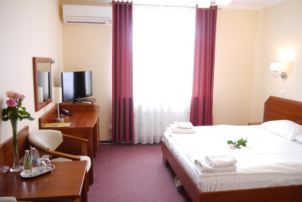 Hotel Restauracja Leliwa - ダブルルーム 専用バスルーム付