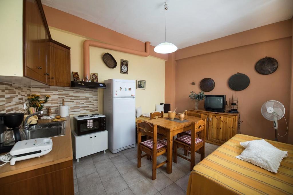 Una cocina o zona de cocina en Manthiata Studios