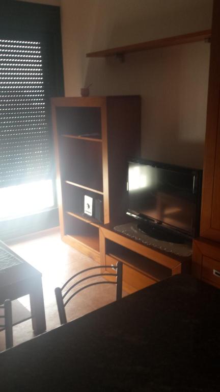 Televízia a/alebo spoločenská miestnosť v ubytovaní Apartamento As Laxes de Illa de Arousa