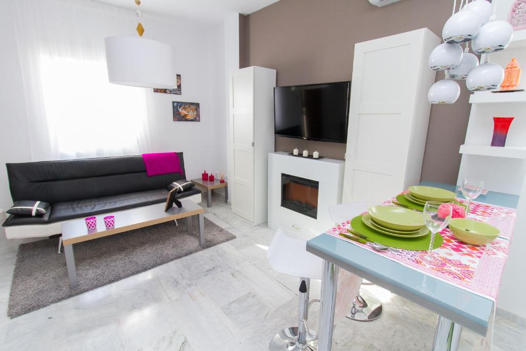 Televízia a/alebo spoločenská miestnosť v ubytovaní Good Vibes Estudio Deluxe Trinidad 2
