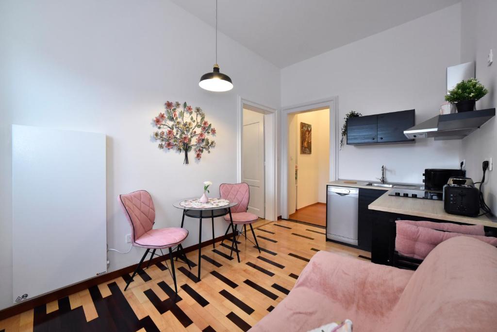 Favourite Apartments - 8