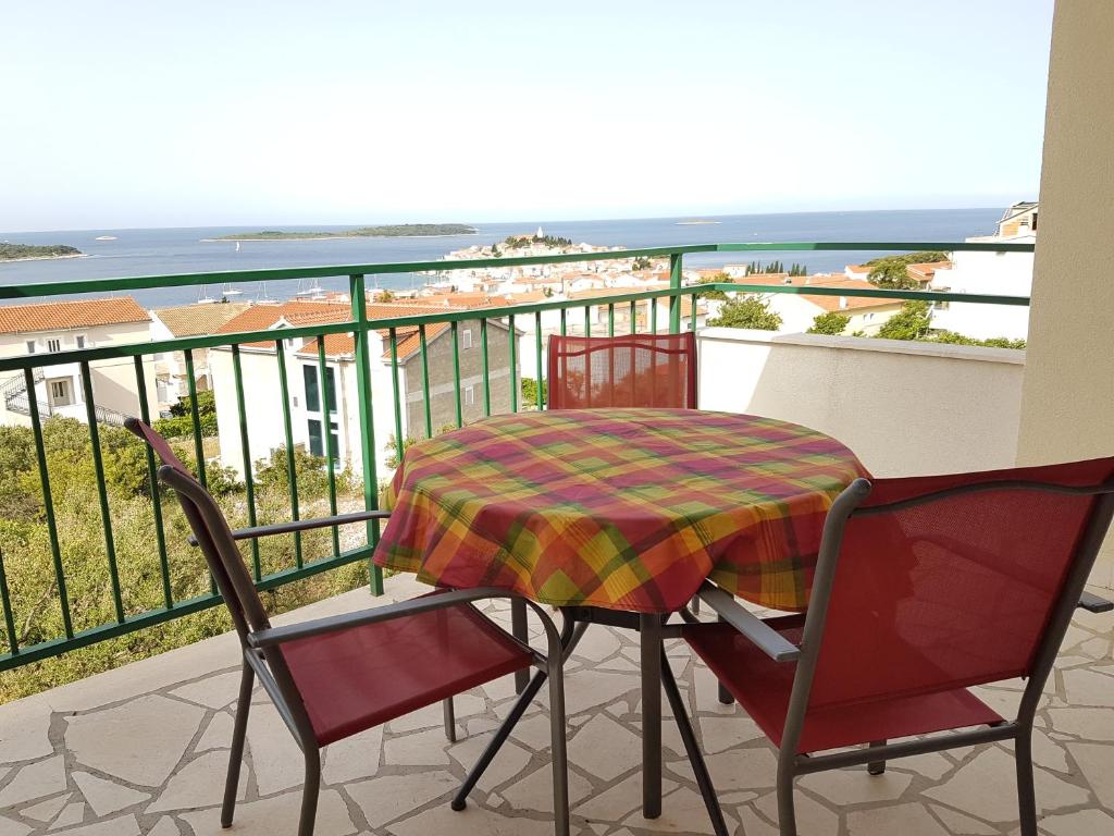 Gallery image of APARTMANI TONI POCE 2 in Primošten