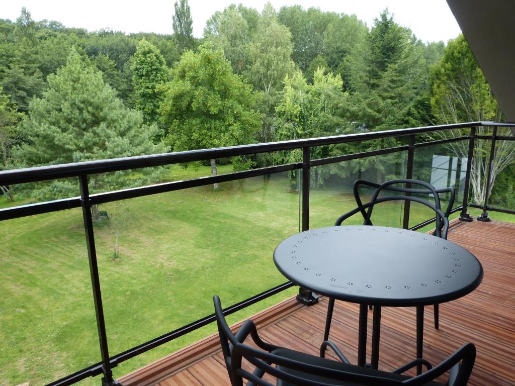 Balkón nebo terasa v ubytování L'Aubinière Hôtel Restaurant & Spa