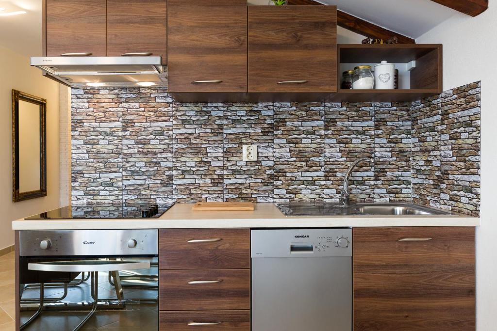 Kuchyň nebo kuchyňský kout v ubytování Memories Apartments