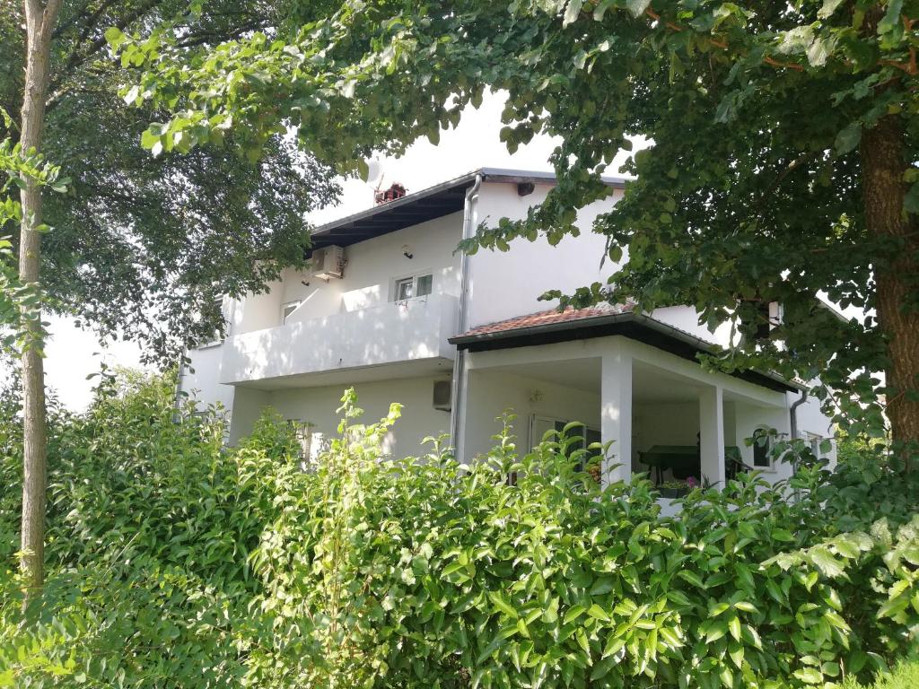 Budynek, w którym mieści się pensjonat