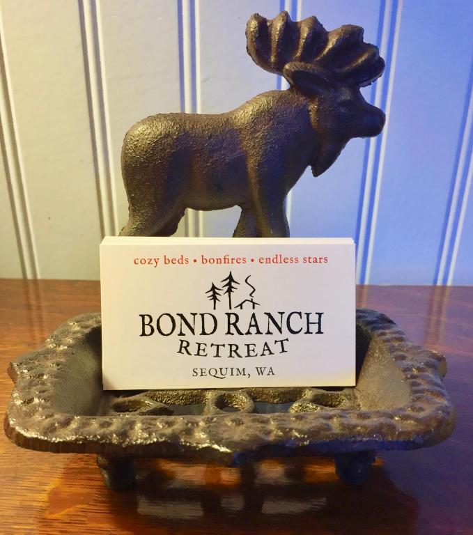 Certifikát, hodnocení, plakát nebo jiný dokument vystavený v ubytování Bond Ranch Retreat