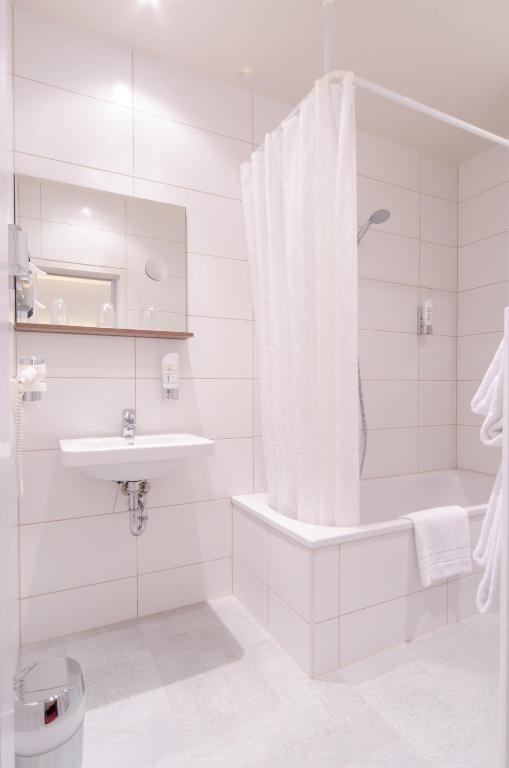 Garden Hotel - Resim 9