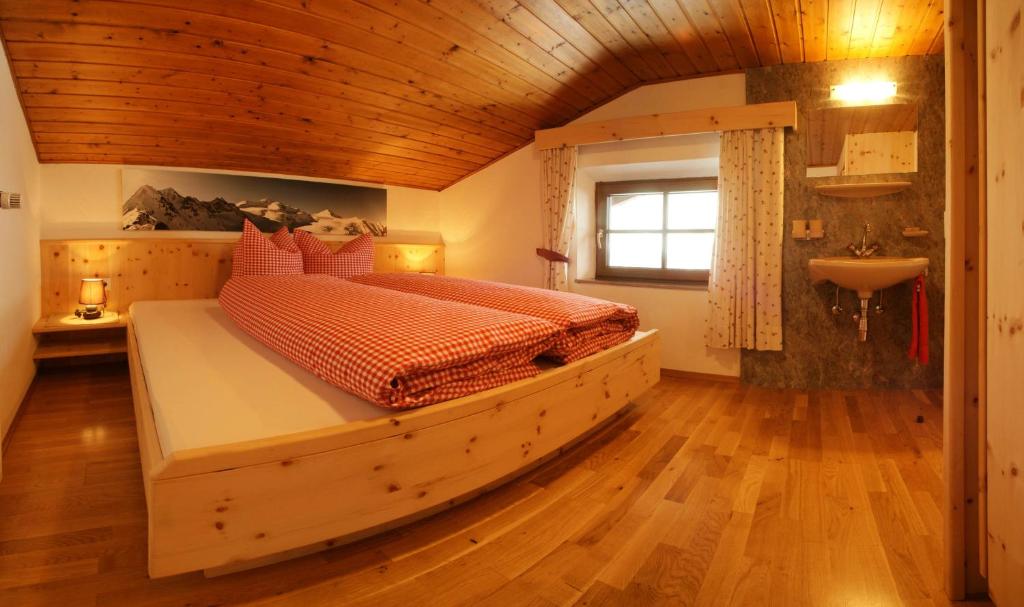 Posteľ alebo postele v izbe v ubytovaní Tobadillerhof
