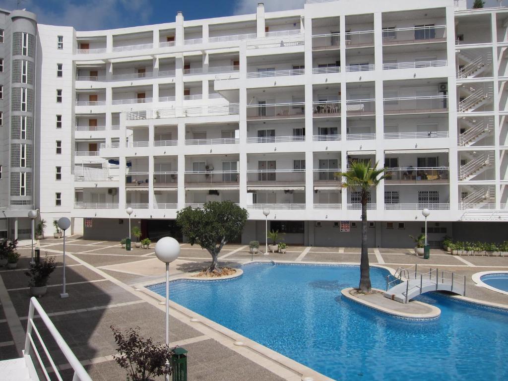 Bazén v ubytování Live Salou Apartment nebo v jeho okolí