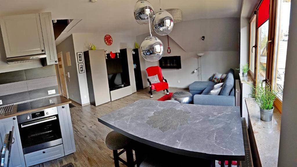 Kuchyňa alebo kuchynka v ubytovaní Apartament Podkowa z widokiem na Giewont